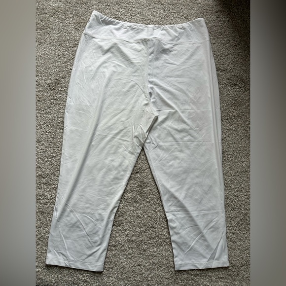 Women’s OSO Casuals White Capri Legging - Picture 4 of 6